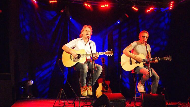 Auf der Bühne in der Eltmanner Stadthalle: Thomas Wacker und Thorsten Gary begeisterten bei ihrem Konzert in Eltmann.  Foto: Sabine Weinbeer