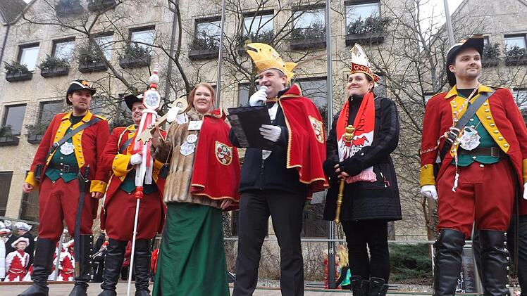 Beim Sturm auf das Kronacher Rathaus war für jeden etwas geboten.Maria Löffler