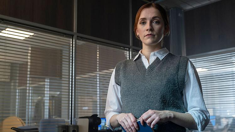 Detective Ashleigh Francis (Charlotte Ritchie) ist sich sicher, dass Alison beim &Uuml;berf&uuml;hren der Diebe helfen kann.