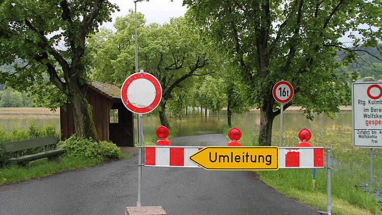 Die Zufahrt nach Ebersbach ist wegen Überflutung gesperrt