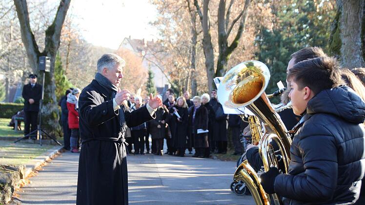 Feierstunde zum Volkstrauertag auf dem Parkfriedhof in Bad Kissingen. Foto: Benedikt Borst