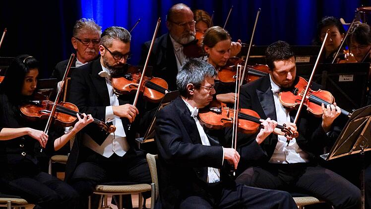 Die Hofer Symphoniker begeisterten ihr Publikum. Fotos: Mariell Dörrschmidt