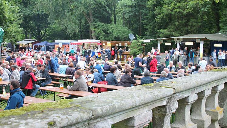 Auch wenn heuer nicht immer das Wetter mitspielte, so wurde das Schlossparkfest einmal mehr seinem guten Ruf gerecht. Foto: Herbert Fischer