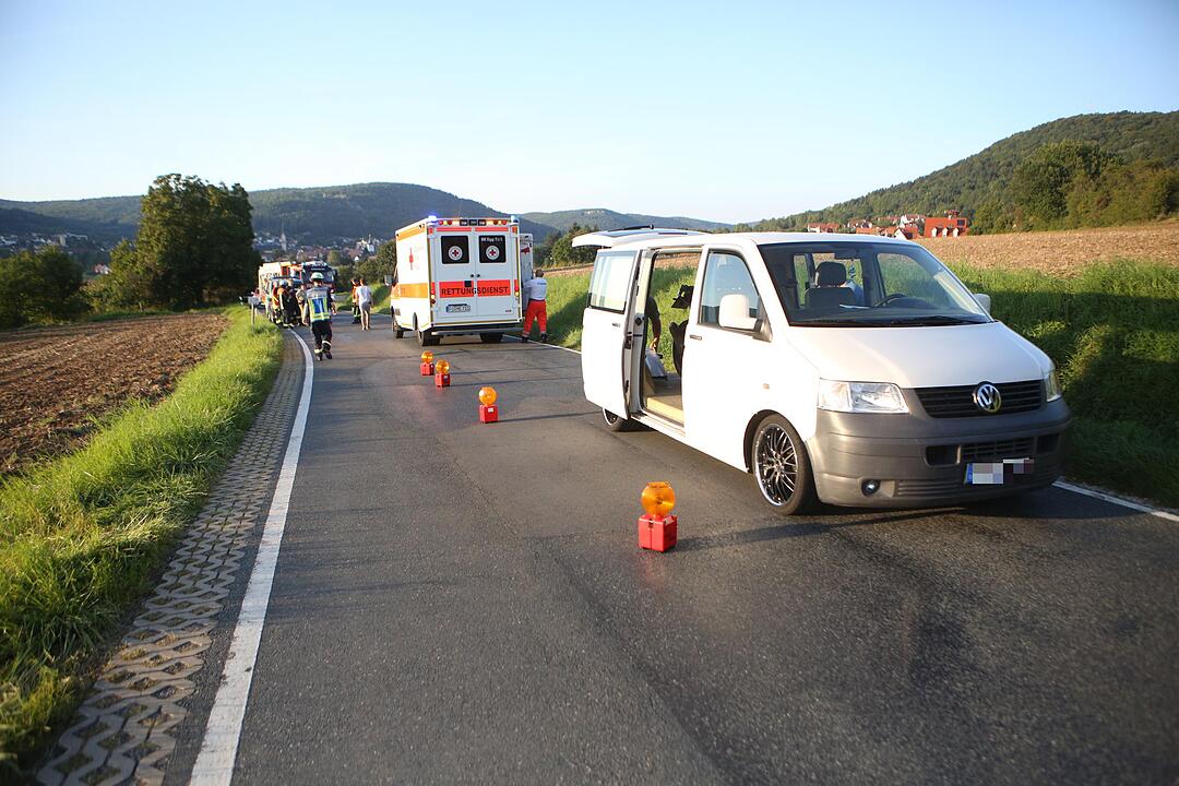 Unterleinleiter: Motorradfahrer kommt von Fahrbahn ab