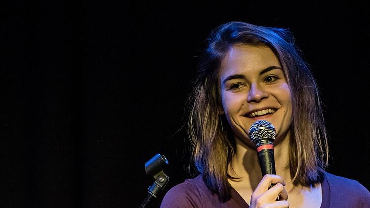 Reichlich Applaus beim Coburg-Debüt: Hazel Brugger gastierte im Jugendzentrum Domino.Foto: Jochen Berger