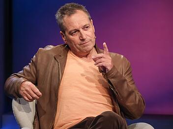 "Ich mag ihn noch nicht so richtig beurteilen": Kabarettist Dieter Nuhr gew&auml;hrt Bundeskanzler Merz noch eine Schonfrist.