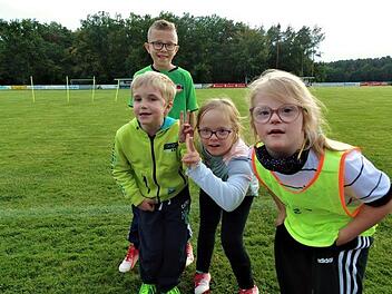 Von links: die Fußballer Julius, Felix, Sontje und Lena