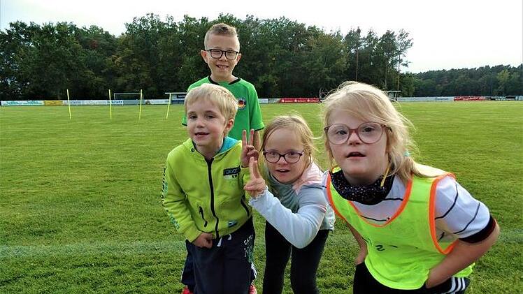 Von links: die Fußballer Julius, Felix, Sontje und Lena