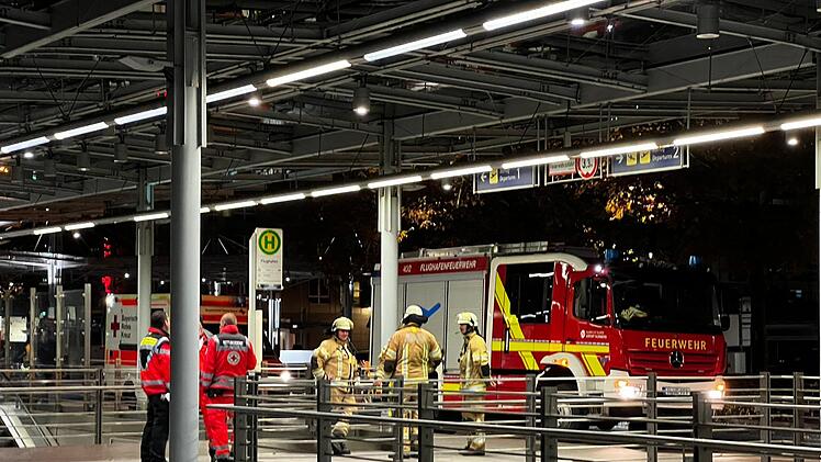 Herrenloses Gepäckstück verursacht Großeinsatz am Flughafen Nürnberg