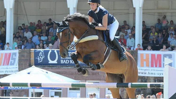 Doppelsiegerin im abschließenden S-Springen: Amke Stroman (RFV Richelsdorf). Foto: ssp