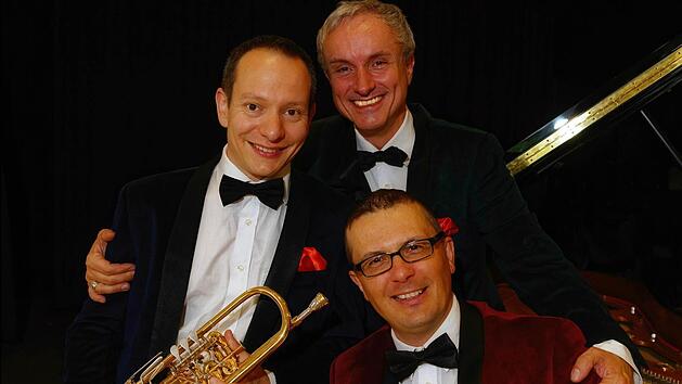 Das Trio Palazzo pr&auml;sentiert am 1. April in M&uuml;nnerstadt viele Lieder aus dem Repertoire von Udo J&uuml;rgens.  Foto: Ansgar N&ouml;th