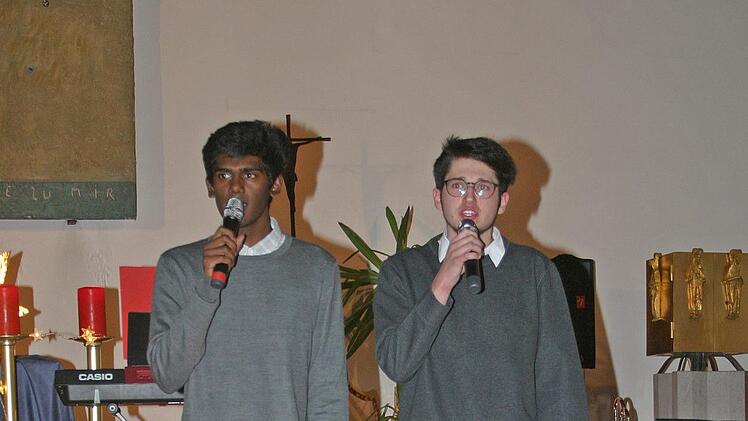 Auch Jungs trauten sich als Solisten: Zdenek Kniebel (rechts) und Sanjey Sivanesan. Foto: Christian Voll
