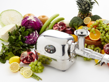 Mit diesem High-End-Entsafter kannst du Obst, Gemüse, Kräuter oder Gräser entsaften.