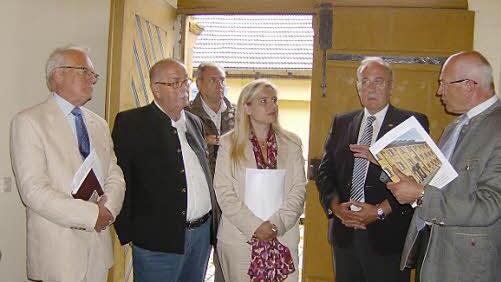 Staatsministerin Huml (M.) im Weißenoher Kloster  Foto: Malbrich