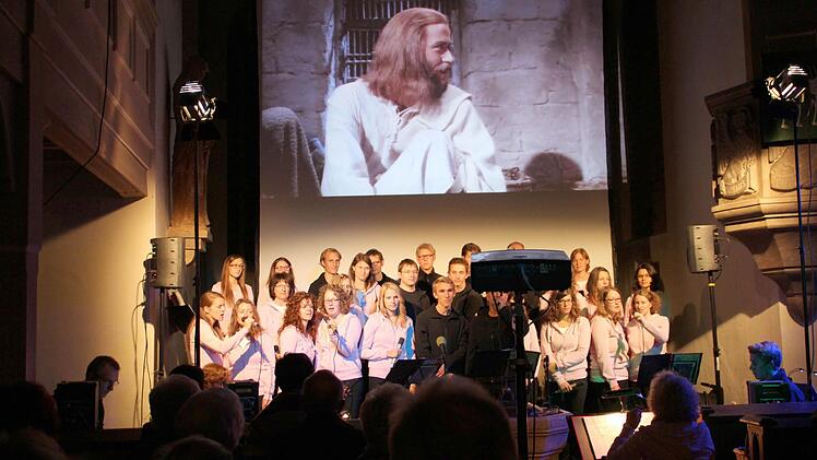 Der Chor des Evangelischen Freundeskreises Hof beim "Er"-Konzert in Kronach Foto: Mariell Dörrschmidt