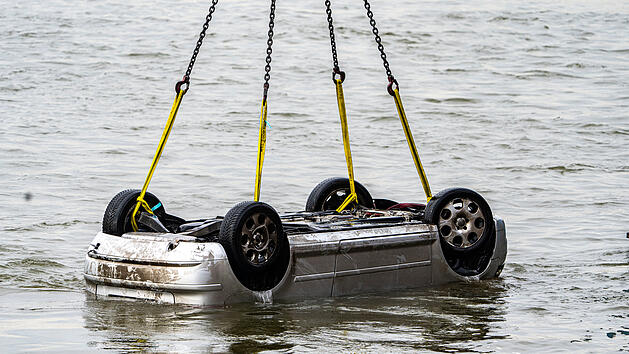Guntersblum: Zwei Personen in Rheinland-Pfalz tot aus dem Rhein geborgen - Auto war in den Fluss gefahren