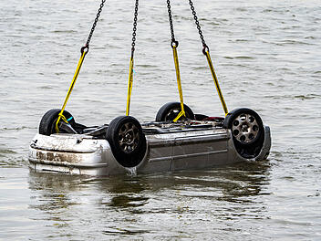 Guntersblum: Zwei Personen in Rheinland-Pfalz tot aus dem Rhein geborgen - Auto war in den Fluss gefahren