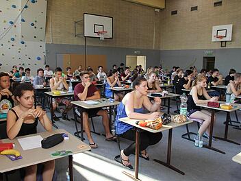 Die Realschüler warten auf den Startschuss.  Fotos: Andreas Brandl