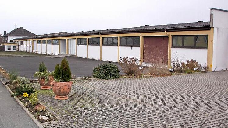 Auf diesem Areal, dem "Precklein-Grundstück" an der Eremitenstraße, darf nun doch eine dreigliedrige Wohnanlage errichtet werden. Über das Projekt war während des Jahres immer wieder kontrovers diskutiert worden. Nun haben Stadtrat und Bauwerber einen Kompromiss gefunden.