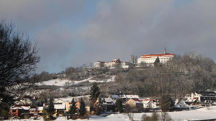 Einstimmig abgelehnt: Der Volkersberg soll nach Meinung der Brückenauer Stadträte nicht von Windparks auf hessischer Seite beinträchtigt werden.  Foto: Ulrike Müller