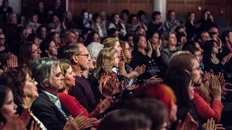 Reichlich Applaus gab es vom Publikum für das "Schwanensee"-Gastspiel im Coburger Kongresshaus.Foto: Jochen Berger
