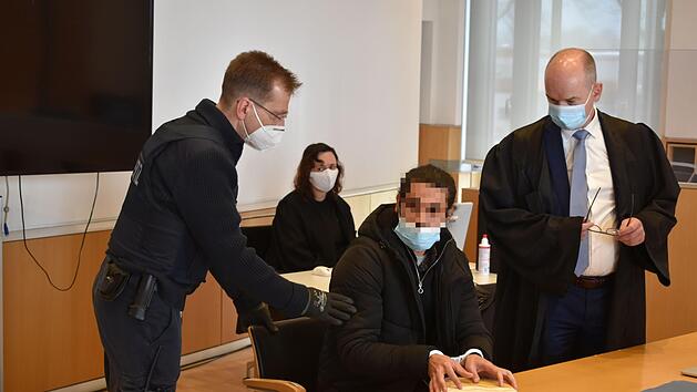 Der Angeklagte schilderte gestern wenig zusammenh&auml;ngend, aber wortreich seine Sicht der Dinge. Er beteuerte seine Unschuld. Die Vorw&uuml;rfe gegen ihn seien "sehr merkw&uuml;rdig und schrecklich". Foto: Jessica Vey