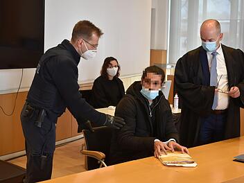 Der Angeklagte schilderte gestern wenig zusammenhängend, aber wortreich seine Sicht der Dinge. Er beteuerte seine Unschuld. Die Vorwürfe gegen ihn seien "sehr merkwürdig und schrecklich". Foto: Jessica Vey