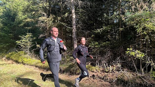 Florian Neuland und Isabell Hergenröther sind begeisterte Läufer.  Ihre Faszination für Trailrunnning, Yoga und gesunde Ernährung möchten sie weiter geben.