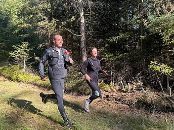 Florian Neuland und Isabell Hergenröther sind begeisterte Läufer.  Ihre Faszination für Trailrunnning, Yoga und gesunde Ernährung möchten sie weiter geben.