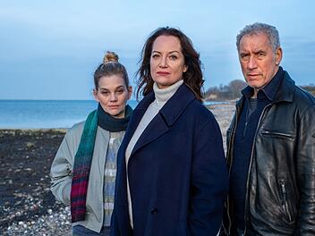 Seit 20 Jahren ermitteln Jana Winter (Natalia W&ouml;rner, Mitte) und Matthias Hamm (Ralph Herforth) zusammen. Alwa S&ouml;rensen (Lisa Werlinder) stie&szlig; 2020 zum Team dazu.