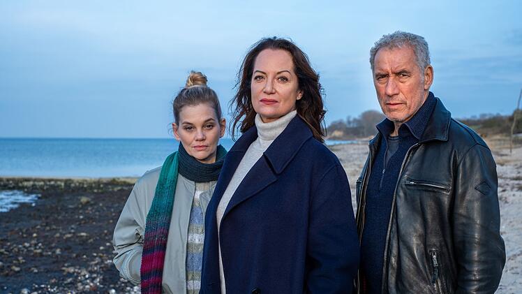 Seit 20 Jahren ermitteln Jana Winter (Natalia W&ouml;rner, Mitte) und Matthias Hamm (Ralph Herforth) zusammen. Alwa S&ouml;rensen (Lisa Werlinder) stie&szlig; 2020 zum Team dazu.