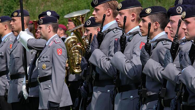 Vereidigung der Offizieranwärter Foto: Gerd Schaar