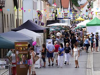 Das traditionelle Marktfest in Elfershausen wartet am 12. und 13. August wieder mit Attraktionen und Delikatessen auf. Fotos: Winfried Ehling