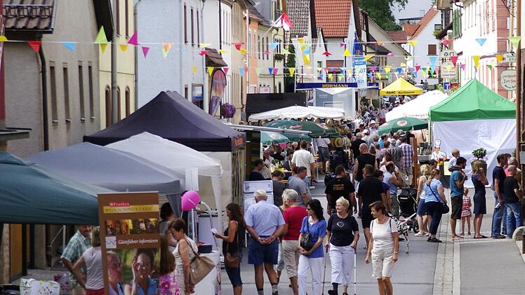 Das traditionelle Marktfest in Elfershausen wartet am 12. und 13. August wieder mit Attraktionen und Delikatessen auf. Fotos: Winfried Ehling