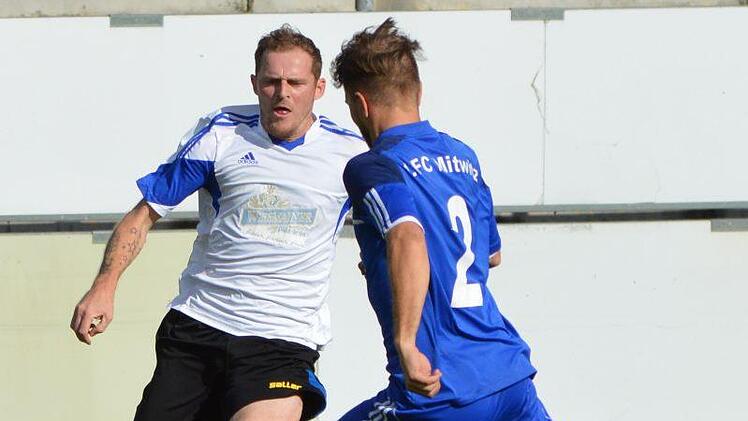 Die Qualit&auml;t des doppelten SCWO-Torsch&uuml;tzen Marcus Will (links), hier im Zweikampf mit dem Mitwitzer Tobias Gentsch, ist auch im Heimspiel gegen Neufang gefordert. Foto: Gunther Czepera