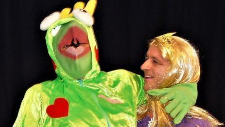 :Märchen, wie sie auch hätten sein können, zeigte die Gruppe Äche Brader.Sigismund von Dobschütz