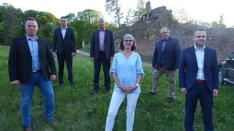 Die neuen Gemeinderäte (v. l.) Marco Brendel, Markus Neuner, Manfred Hänchen, Carolin Keller,  Hans Heckel und Maximilian Sebald Foto: Thomas Weichert