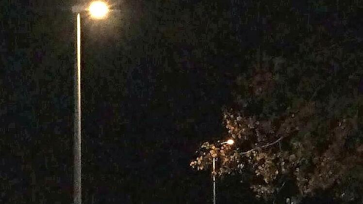 Inzwischen ist der Fuß- und Radweg dezent beleuchtet. Fotos: sae