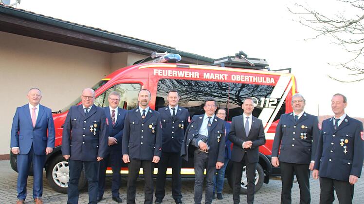 Ehrungen 40 Jahre (von links): Landrat Thomas Bold, Lothar Henz, 2. Bürgermeister Jürgen Kolb, Jürgen Schneider, Freddie Döpfert, Detlef Meyer, 3. Bürgermeisterin Margot Schottdorf, Bürgermeister Mario Götz, Michael Meindl und Manfred Jopp.