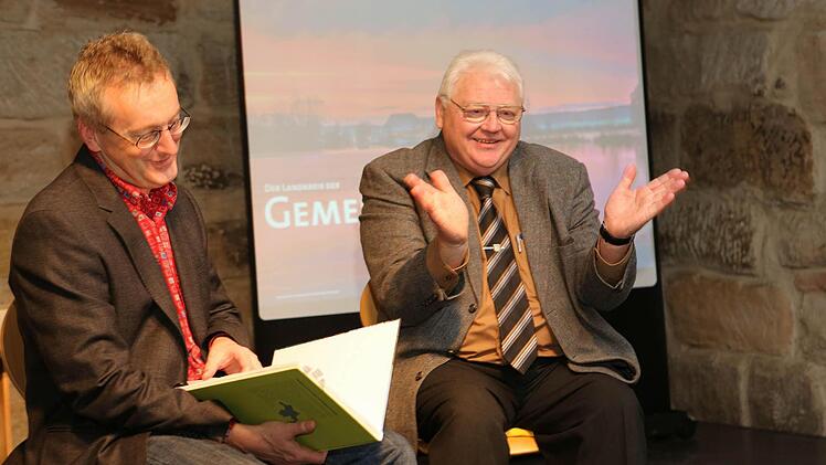 Helmut Haberkamm (l.) mit Bürgermeister Joachim Wersal aus Hemhofen. Foto: Barbara Herbst