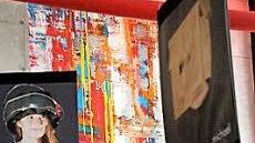 Actionpainting an der Wand im Design-Campus.