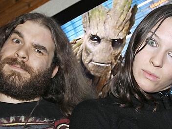 Pierre Strecker und Eva Baunach schauen sich den für die Oscars nominierten Film Guardians of the Galaxy an. In der Mitte ist Filmfigur Groot (Vin Diesel).  Foto: Benedikt Borst
