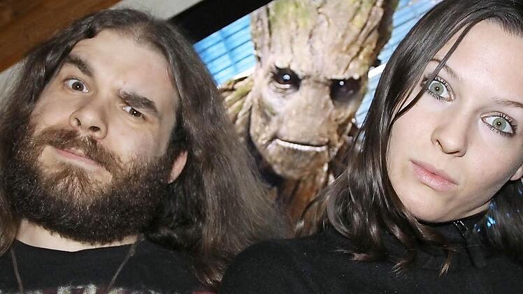 Pierre Strecker und Eva Baunach schauen sich den für die Oscars nominierten Film Guardians of the Galaxy an. In der Mitte ist Filmfigur Groot (Vin Diesel).  Foto: Benedikt Borst