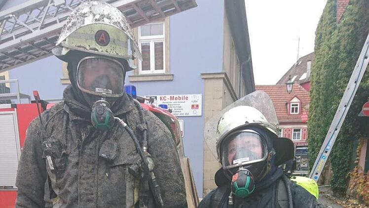 Im Einsatz mit schwerem Atemschutzgerät.  Foto: Feuerwehr Kronach