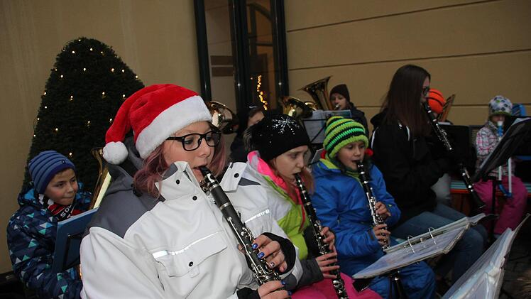 Auch der Nachwuchs sorgte mit für die festliche Umrahmung. Foto: Veronika Schadeck