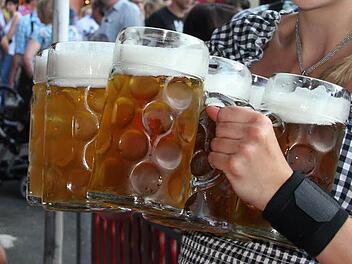 Der Preis für die Maß Bier steigt beim Freischießen heuer um 50 Cent. Foto: Archiv/Corinna Igler