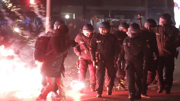 Prozess nach Angriffen auf Einsatzkräfte an Silvester
