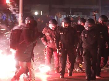 Prozess nach Angriffen auf Einsatzkräfte an Silvester