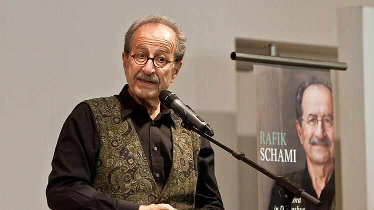 Rafik Schami bei seinem Auftritt im Pfarrsaal von St. Augustin.Foto: Jochen Berger