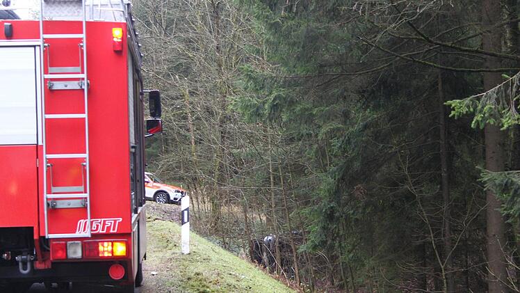 Der Wagen kam zwischen Lindau (Gemeinde Trebgast) und Leuchau (Stadt Kulmbach)  von der Straße ab. Foto: Jürgen Gärtner